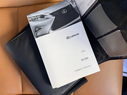 Used 2016 Lexus ES 350 w/ Premium Package w/Wood Trim image 25