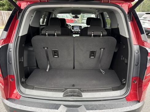 Used 2023 GMC Acadia SLE w/ Driver Convenience Package FWD image 30