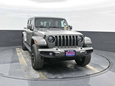Used 2022 Jeep Gladiator Overland AWD/4WD image 2