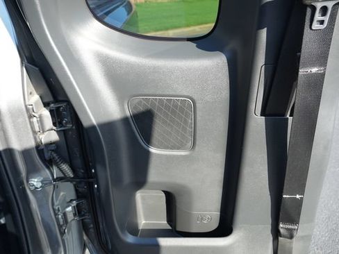 Used 2025 Nissan Frontier SV RWD image 15
