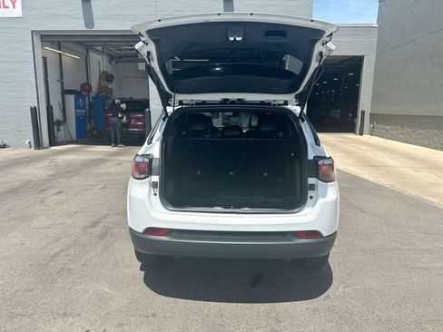 Used 2023 Jeep Compass Latitude w/ Sun and Sound Group AWD/4WD image 25