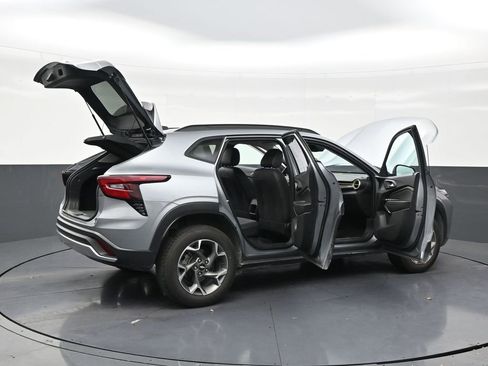 Used 2024 Chevrolet Trax LT w/ Driver Confidence Package image 28