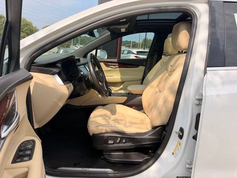 Used 2018 Cadillac XT5 Luxury w/ Driver Awareness Package FWD image 23