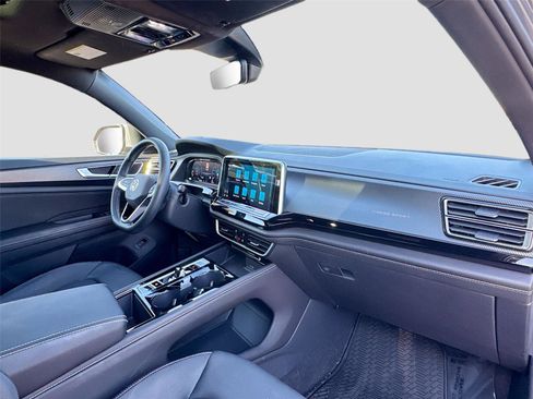 Used 2024 Volkswagen Atlas Cross Sport SEL image 28