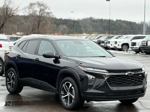 Used 2024 Chevrolet Trax RS image 29