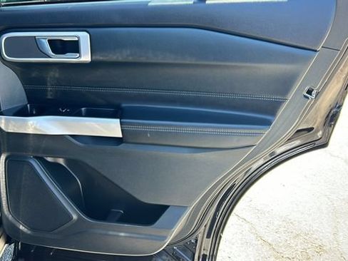 Certified 2022 Ford Explorer XLT RWD image 12