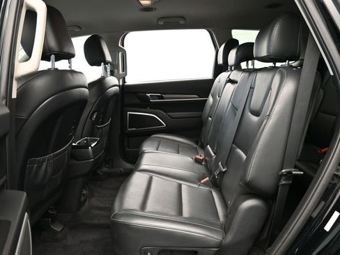 Used 2021 Kia Telluride LX image 32