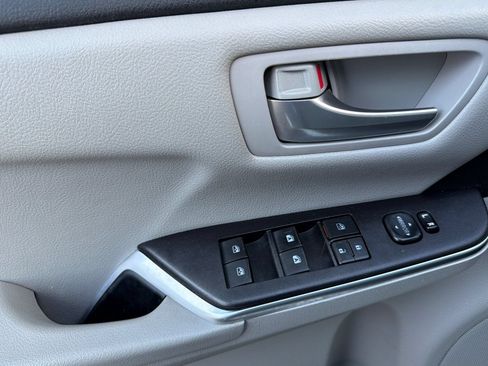 Used 2017 Toyota Camry SE FWD image 11