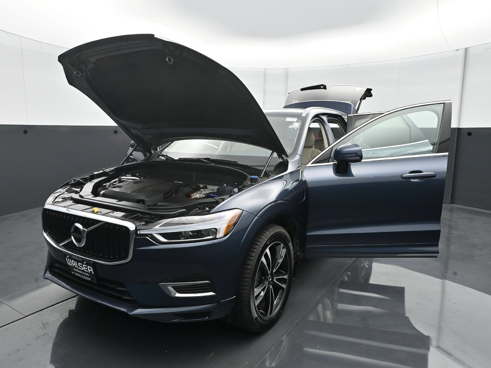 Used 2018 Volvo XC60 T8 Momentum AWD/4WD image 31