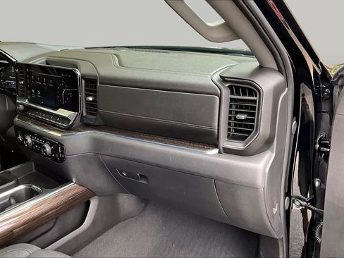Used 2024 Chevrolet Silverado 1500 RST w/ Z71 Off-Road Package AWD/4WD image 18