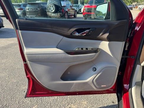 Used 2019 GMC Acadia SLT w/ LPO, Floor Liner Package FWD image 17