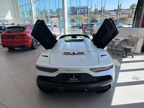 Used 2023 Maserati MC20 Spyder RWD image 12