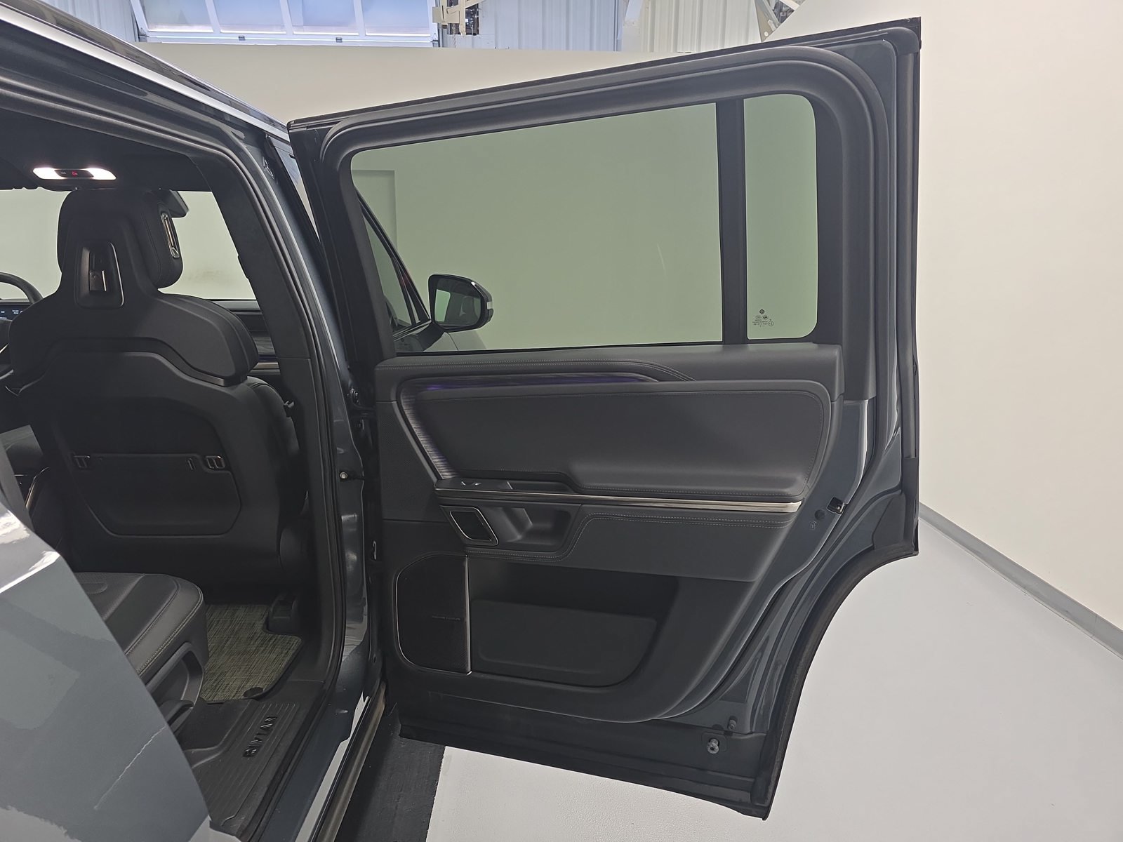 Used 2022 Rivian R1S Launch Edition Quad AWD/4WD image 19