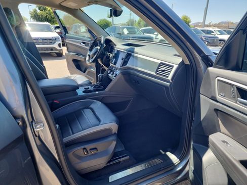 Used 2022 Volkswagen Atlas SEL Premium image 19