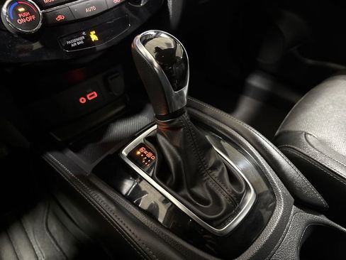 Used 2018 Nissan Rogue SL image 18