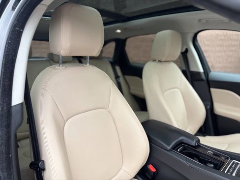 Used 2018 Jaguar F-PACE Premium AWD/4WD image 14