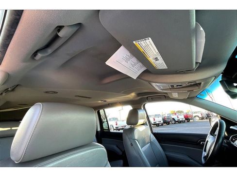 Used 2018 Chevrolet Suburban LT image 24