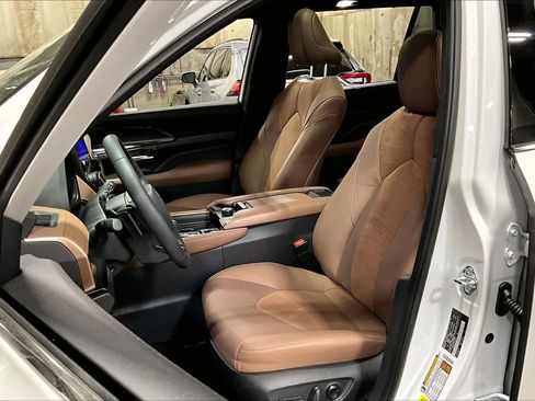 Used 2025 Toyota Grand Highlander AWD Hybrid image 7