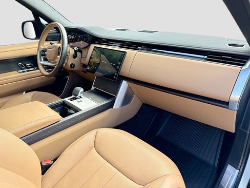 Used 2025 Land Rover Range Rover SE image 13
