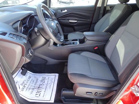 Used 2019 Ford Escape SE image 3