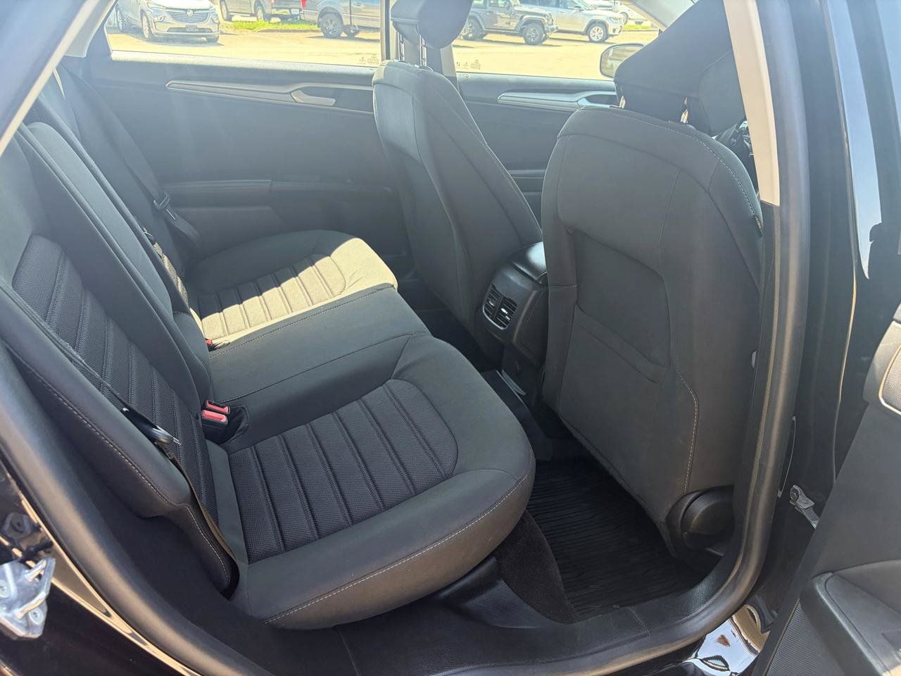 Used 2020 Ford Fusion SE FWD image 10