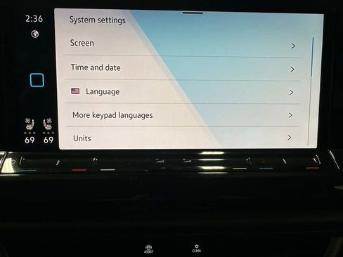 Used 2025 Volkswagen Atlas SE image 35