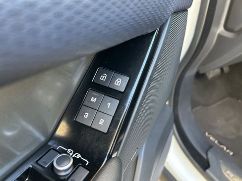 Used 2021 Land Rover Range Rover Velar S image 41