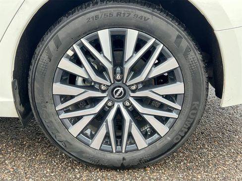 Used 2025 Nissan Altima 2.5 SV image 14