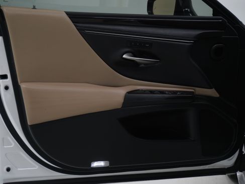 Used 2019 Lexus ES 350 w/ Luxury Package image 13