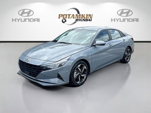 Used 2023 Hyundai Elantra SEL w/ Convenience Package image 1