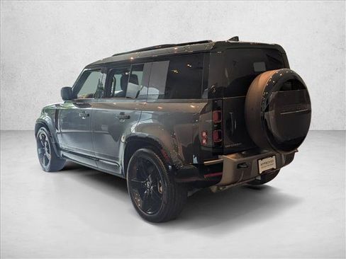 Used 2025 Land Rover Defender 110 X-Dynamic SE AWD/4WD image 7