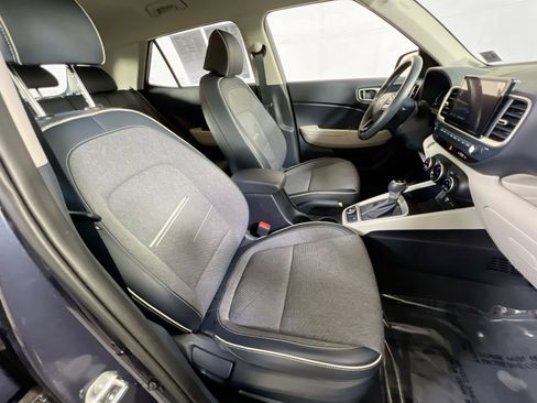 Used 2023 Hyundai Venue Limited FWD image 27