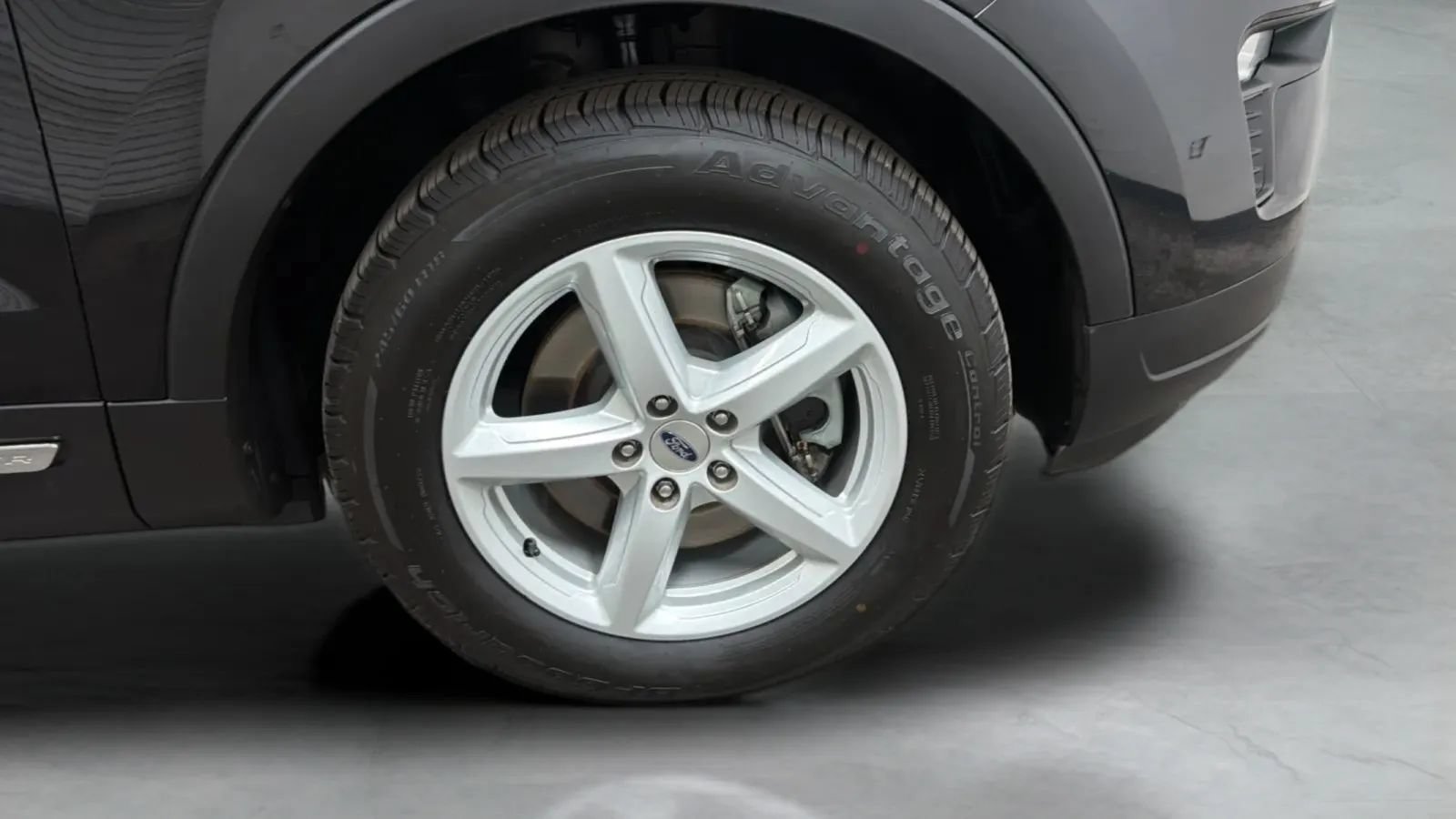 Used 2018 Ford Explorer XLT w/ Equipment Group 201A FWD image 26