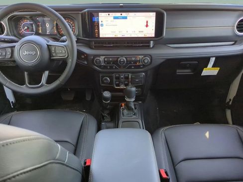 New 2025 Jeep Gladiator Sport image 18