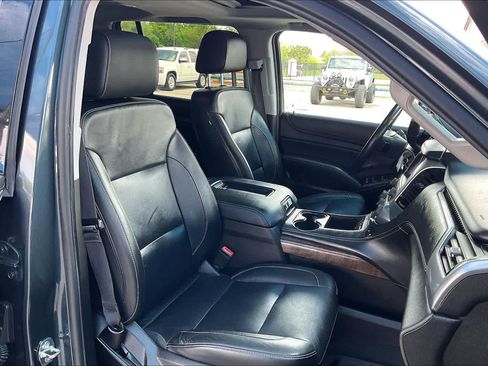 Used 2019 Chevrolet Suburban LT image 8