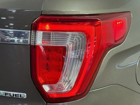 Used 2016 Ford Explorer XLT w/ Equipment Group 202A FWD image 33