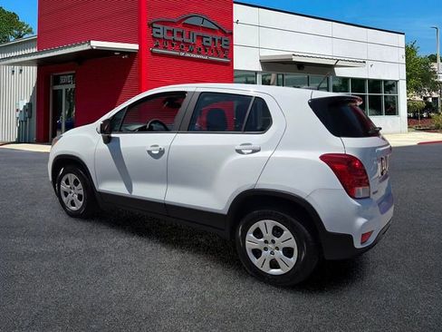 Used 2017 Chevrolet Trax LS FWD image 3