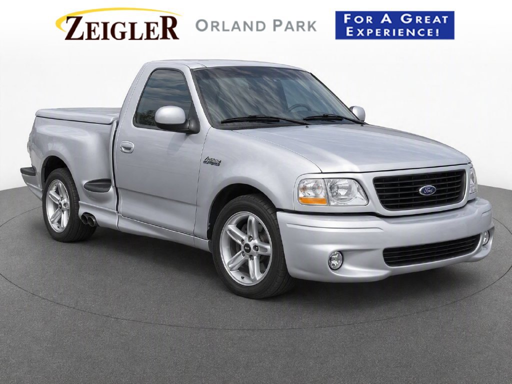 Used 2001 Ford F150 Lightning RWD image 1