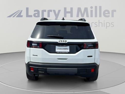 New 2026 Jeep Cherokee Overland w/ Trailer Tow Group AWD/4WD image 4