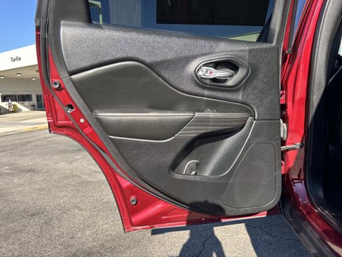 Used 2017 Jeep Cherokee Limited w/ Luxury Group image 24