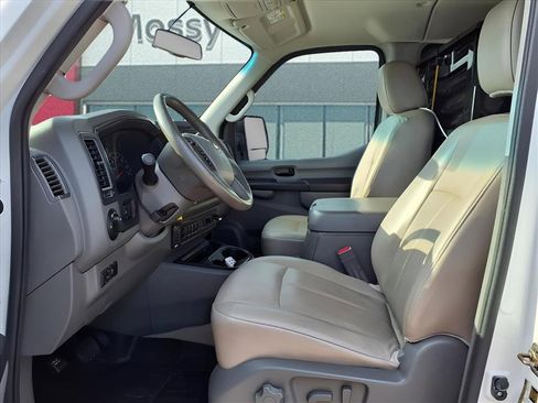 Used 2013 Nissan NV 3500 SL w/ Technology Pkg image 11