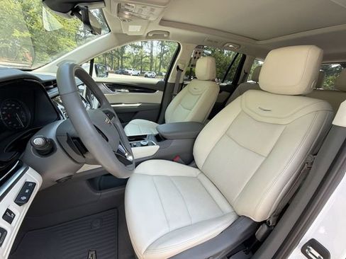 Used 2024 Cadillac XT6 Premium Luxury w/ Technology Package AWD/4WD image 11