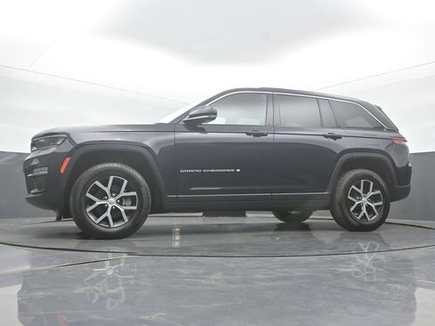 Used 2024 Jeep Grand Cherokee Limited AWD/4WD image 45