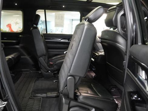 Used 2022 Jeep Wagoneer Series I w/ Premium Group I AWD/4WD image 31