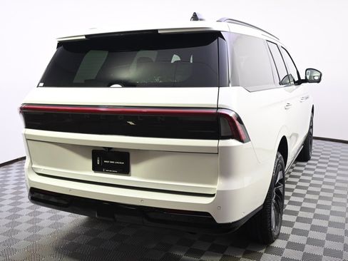 New 2025 Lincoln Navigator Reserve w/ Jet Appearance Package image 6