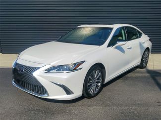 Used 2019 Lexus ES 300h image 1