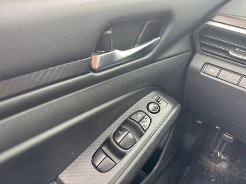 Used 2024 Nissan Altima 2.5 SV FWD image 11