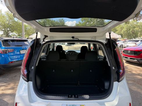 Used 2025 Kia Soul LX w/ LX Technology Package FWD image 28