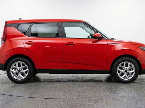 Used 2025 Kia Soul LX w/ LX Technology Package FWD image 11