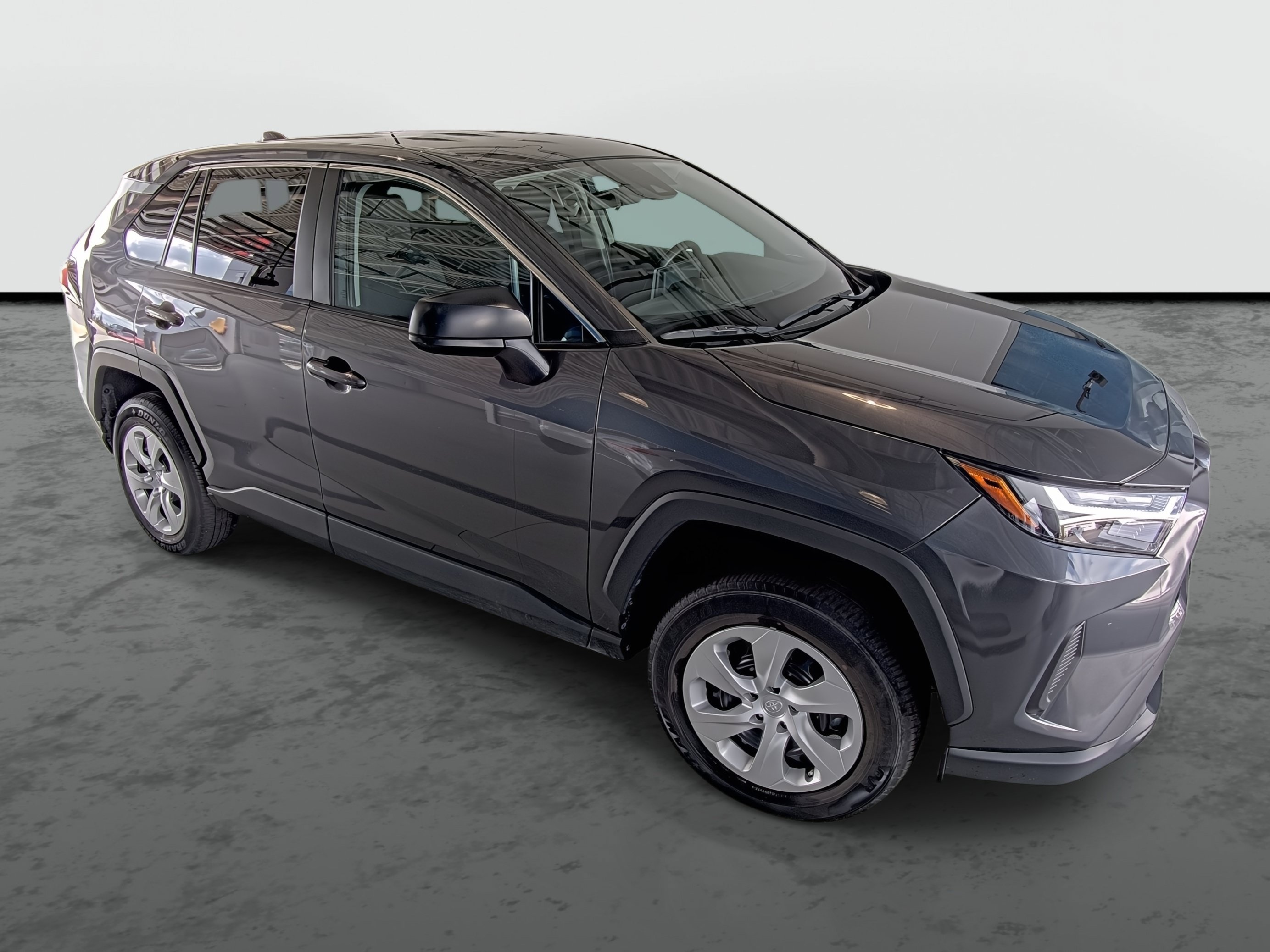 Used 2025 Toyota RAV4 LE AWD/4WD image 4